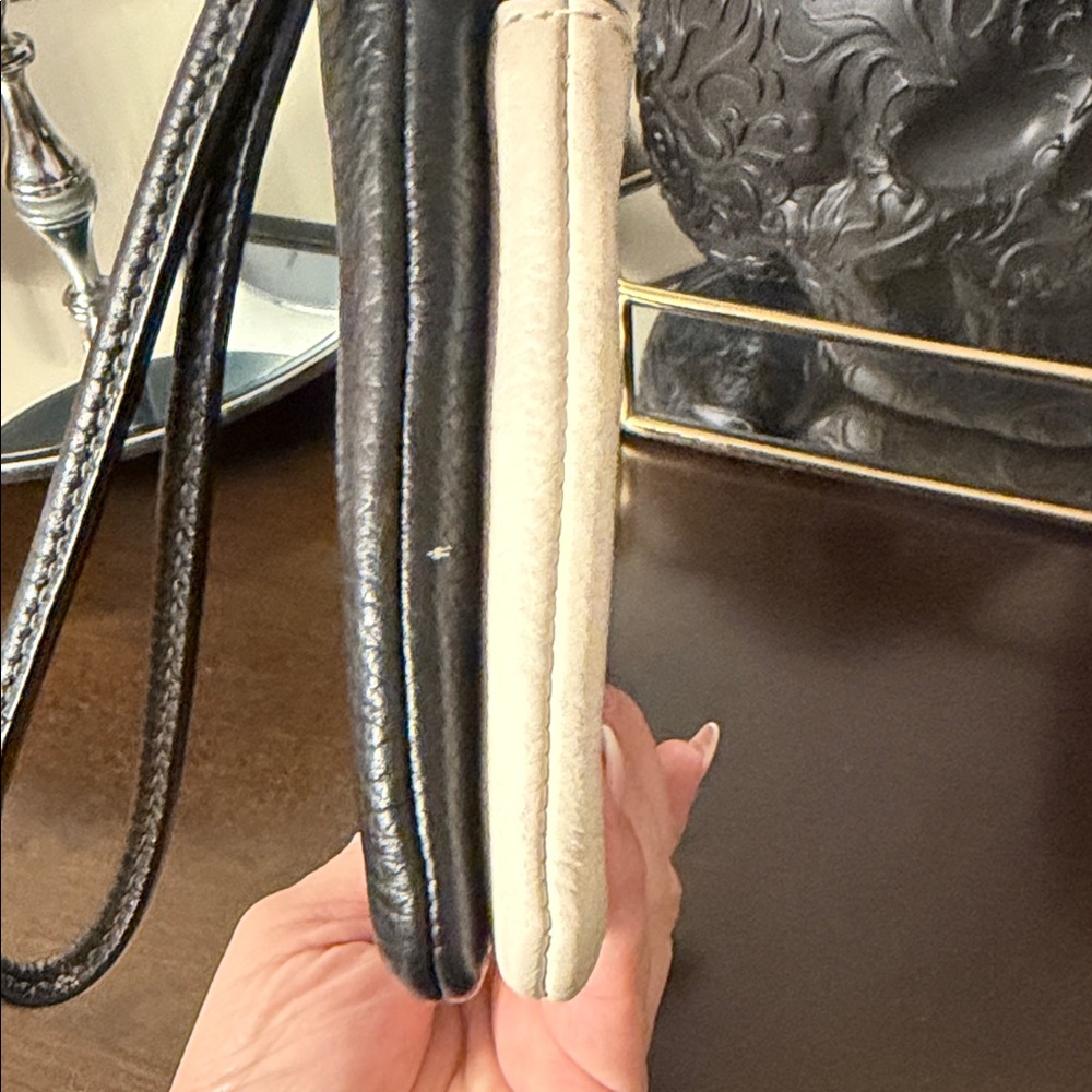 Coach Two-Tone Black and Cream Wristlet wallet - Picture 7 of 9